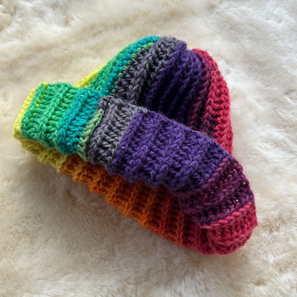 Kids OS Rainbow Beanie Handmade Beautiful Rainbow Ombré Pattern NWOT - Picture 7 of 10
